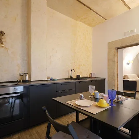 Mako House - In Centro Citta Apartment *